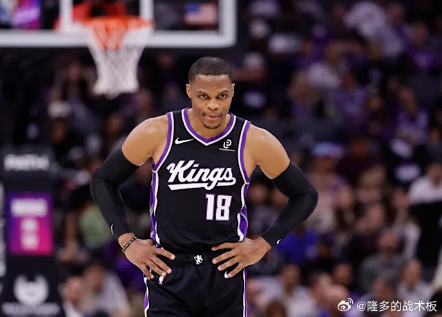 威少明日对阵湖人复出，他因伤缺席了上一场对阵独行侠的比赛。两队本赛季前3次交手，