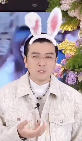 杨子直播的时候承认了，他说《再见爱人4》中，其他的嘉宾是在立人设。

也就是说，