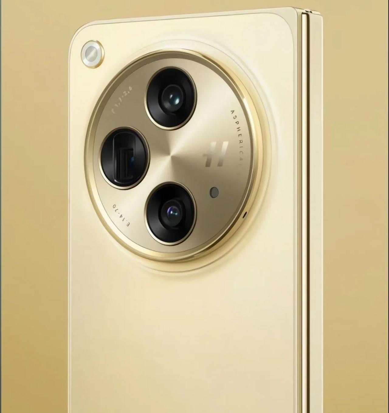 OPPO Find N3渲染图，闪光灯这次放在左上角。

一共三个配色：金色、青