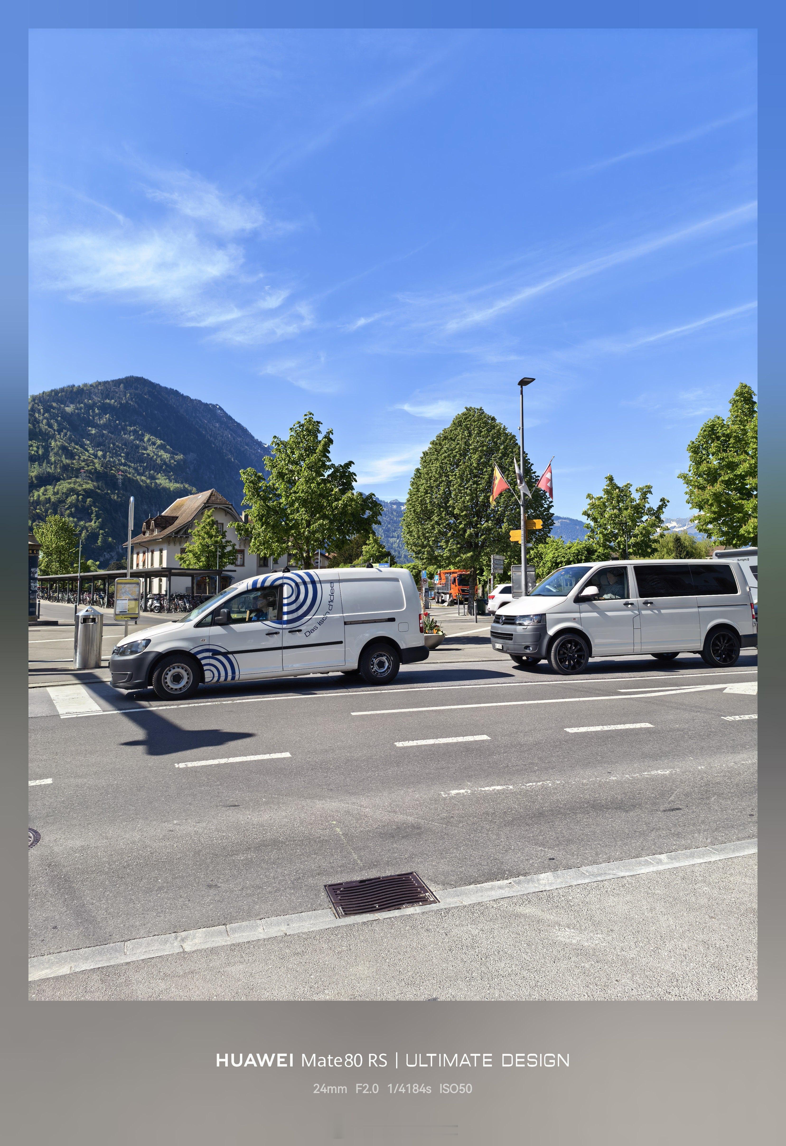 瑞士的豪华双层火车，电影里前面的劫匪想要逃脱警察的追捕都是这么冲过去的，不过全程