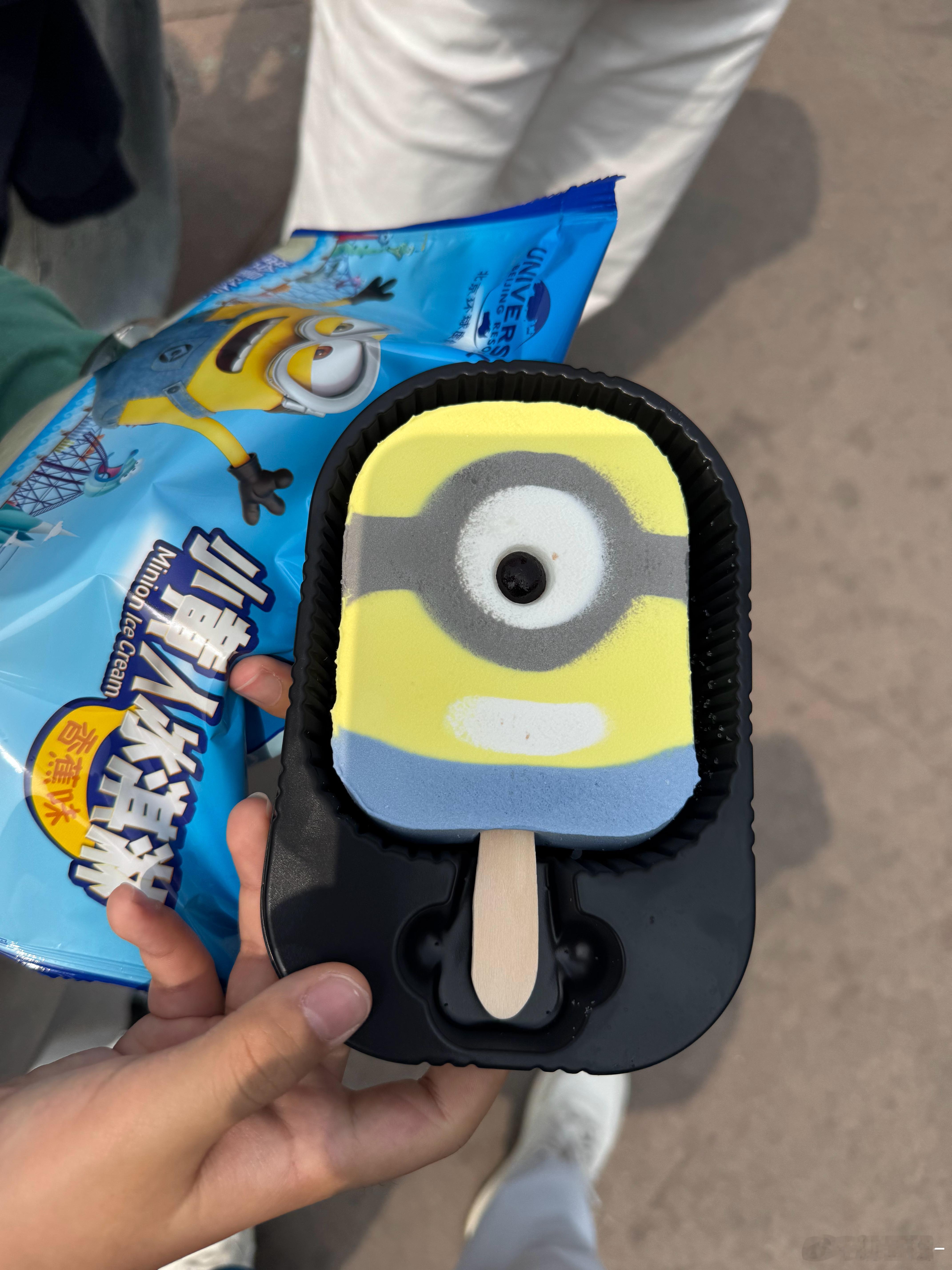 环球影城的小黄人雪糕 猜多少钱胡说不胡说