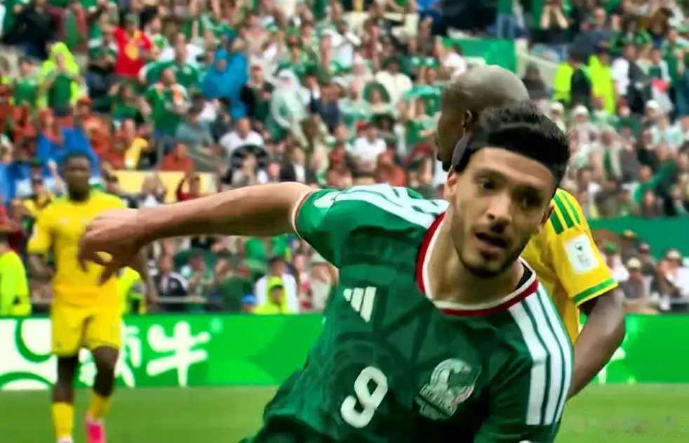 世界杯揭幕战：3张红牌！墨西哥2-0南非 打破76年魔咒 8万人嗨翻北京时间6月