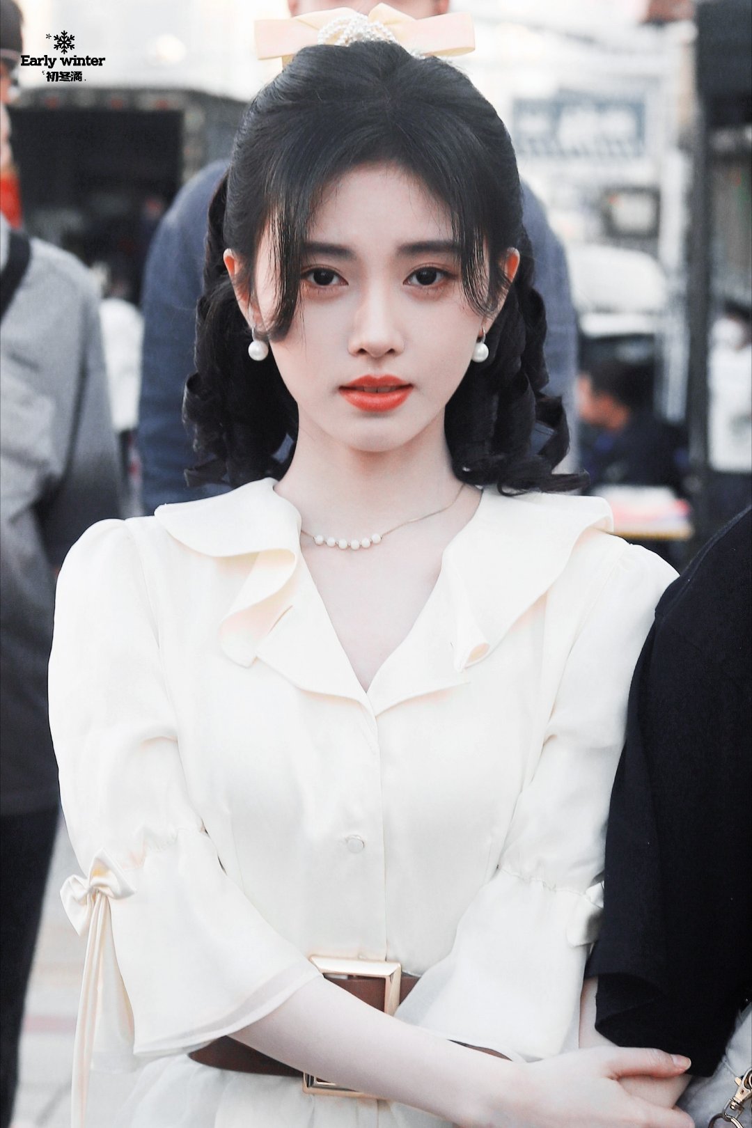 鞠婧祎 jjy鞠婧祎苏绿夏 “野花席卷浪漫 月色朦胧间 带走的汹涌爱意弥散”