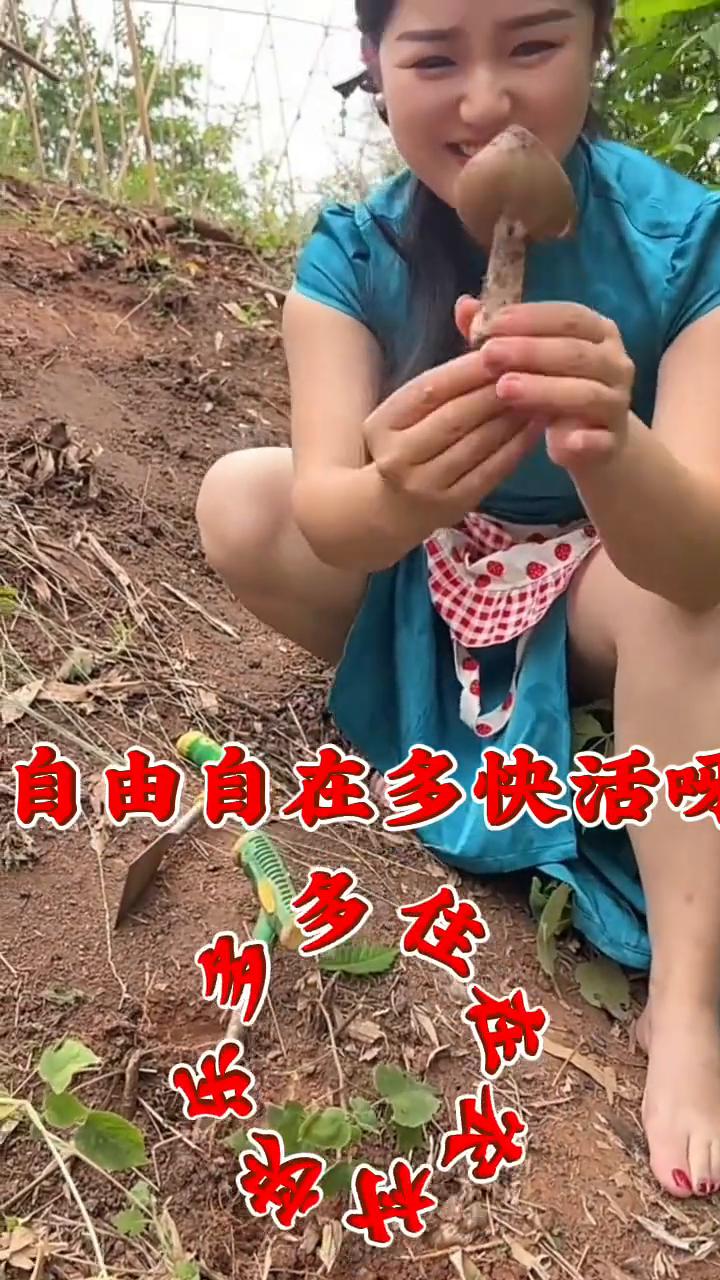 住在农村快乐多，绿水青山绕着我，自由自在多快活。空气清新环境好，身体健康没烦恼。