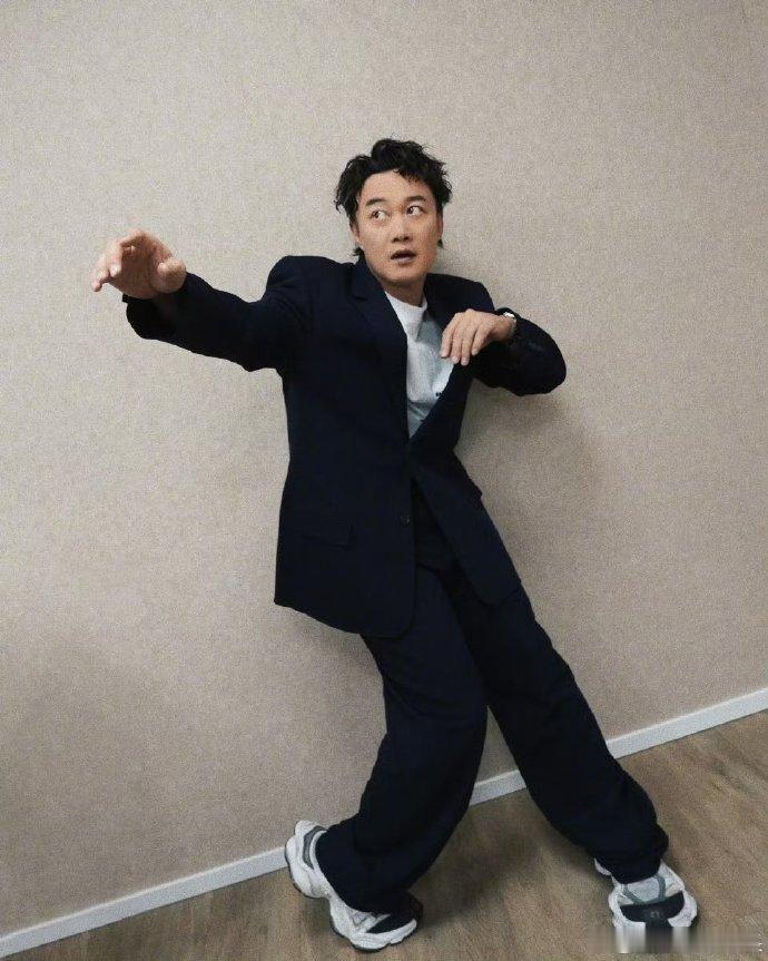 陈奕迅路过的狗都能得满分这出题人太偏爱陈奕迅了吧，出的题简单得我都能飞起来，满分