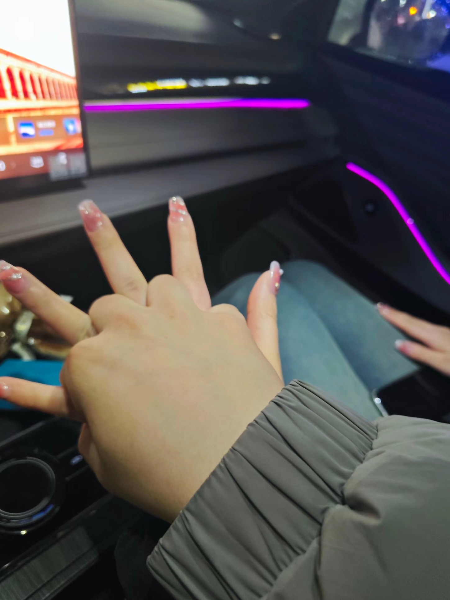 应该还在热恋期 