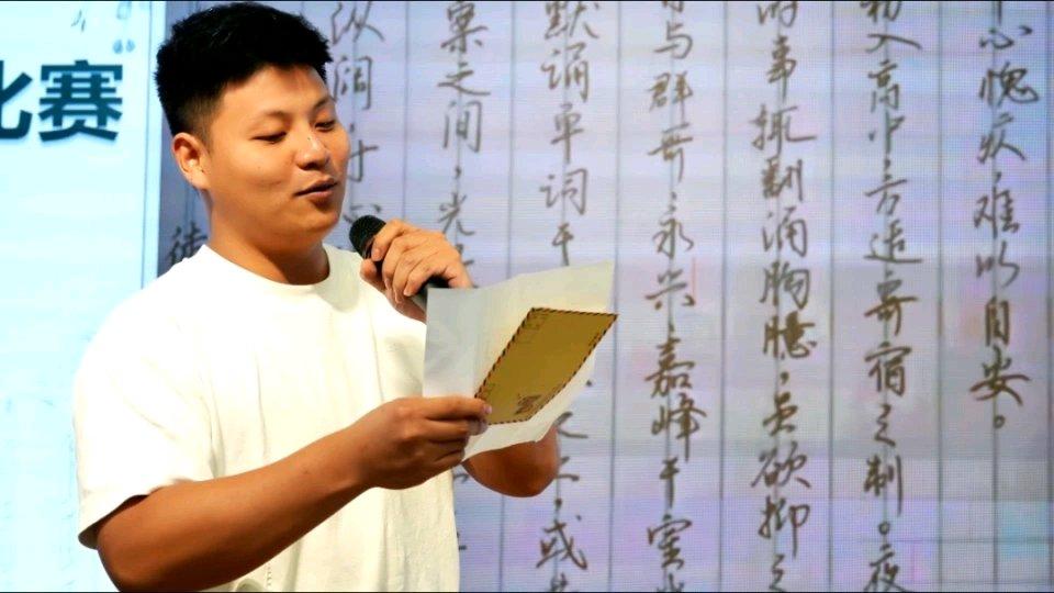 我想念一封情书！”深圳一班主任话音刚落，全场瞬间安静了学生们都惊讶得瞪大了眼睛，