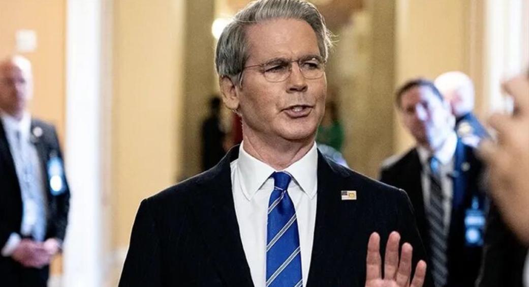 比真开战还可怕！美国对伊朗收起了口水仗，反倒把伊朗逼得坐不住，频频拿霍尔木兹海峡