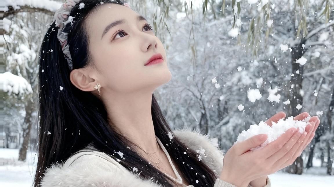 一个同事一年多没见，刚见她她时状态很差，一个久未工作的妇女样子，什么事都老公说，