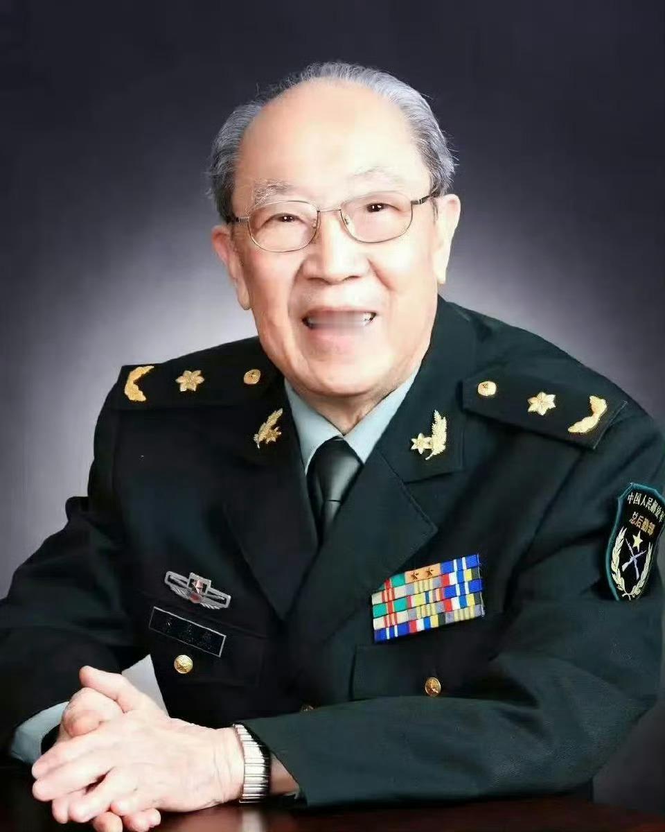 今天，“中国肝胆外科之父”吴孟超诞辰104周年。 ​​​​致敬！缅怀！ ​ ​​