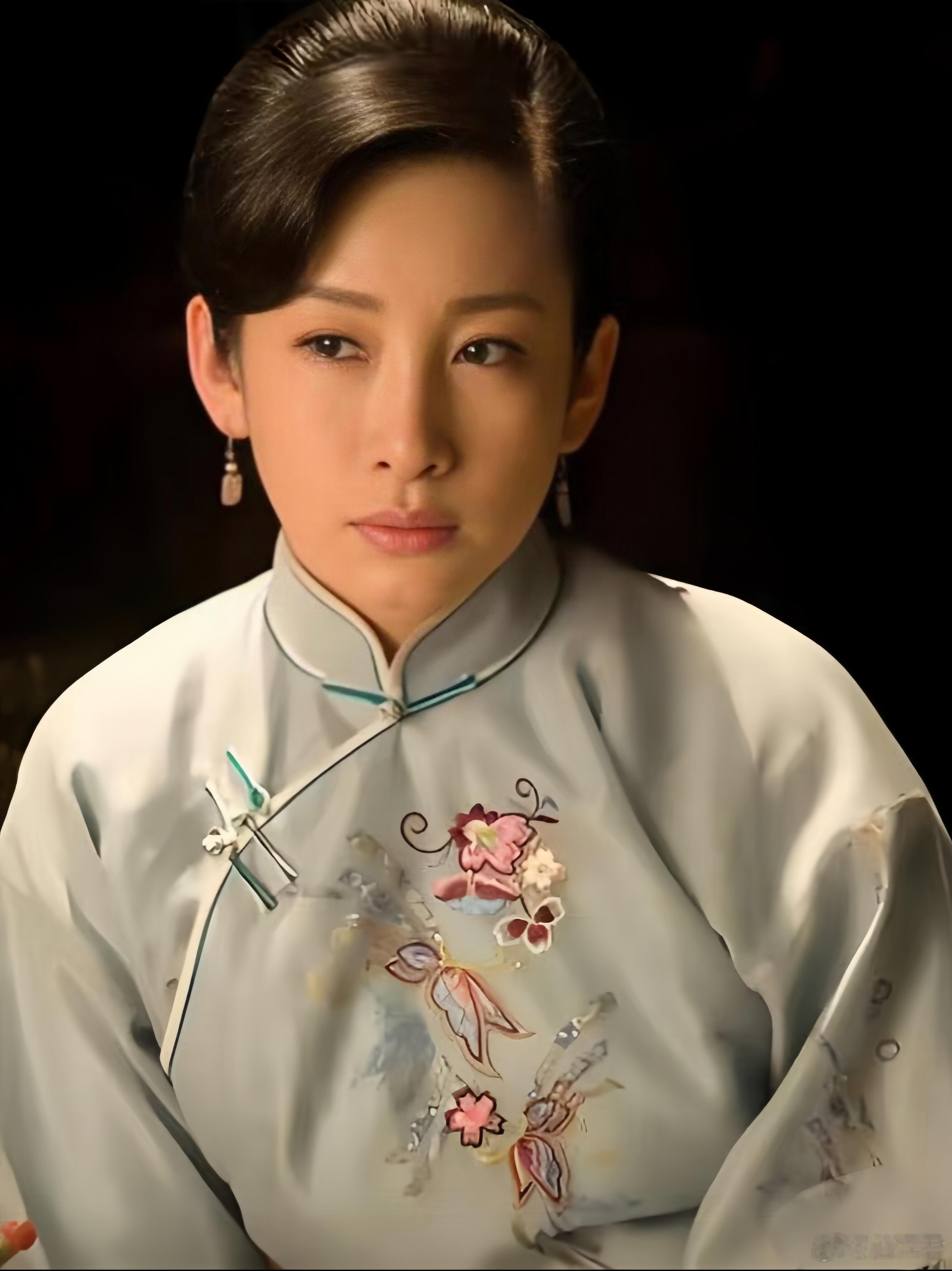 秦海璐好像语文书里的插画秦海璐在《主角》的妆造太对味了，饰演的秦腔艺人花彩香这一