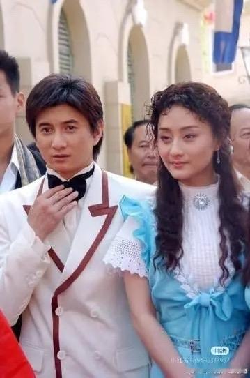 吴奇隆我认识，旁边女士是谁？非常有气质