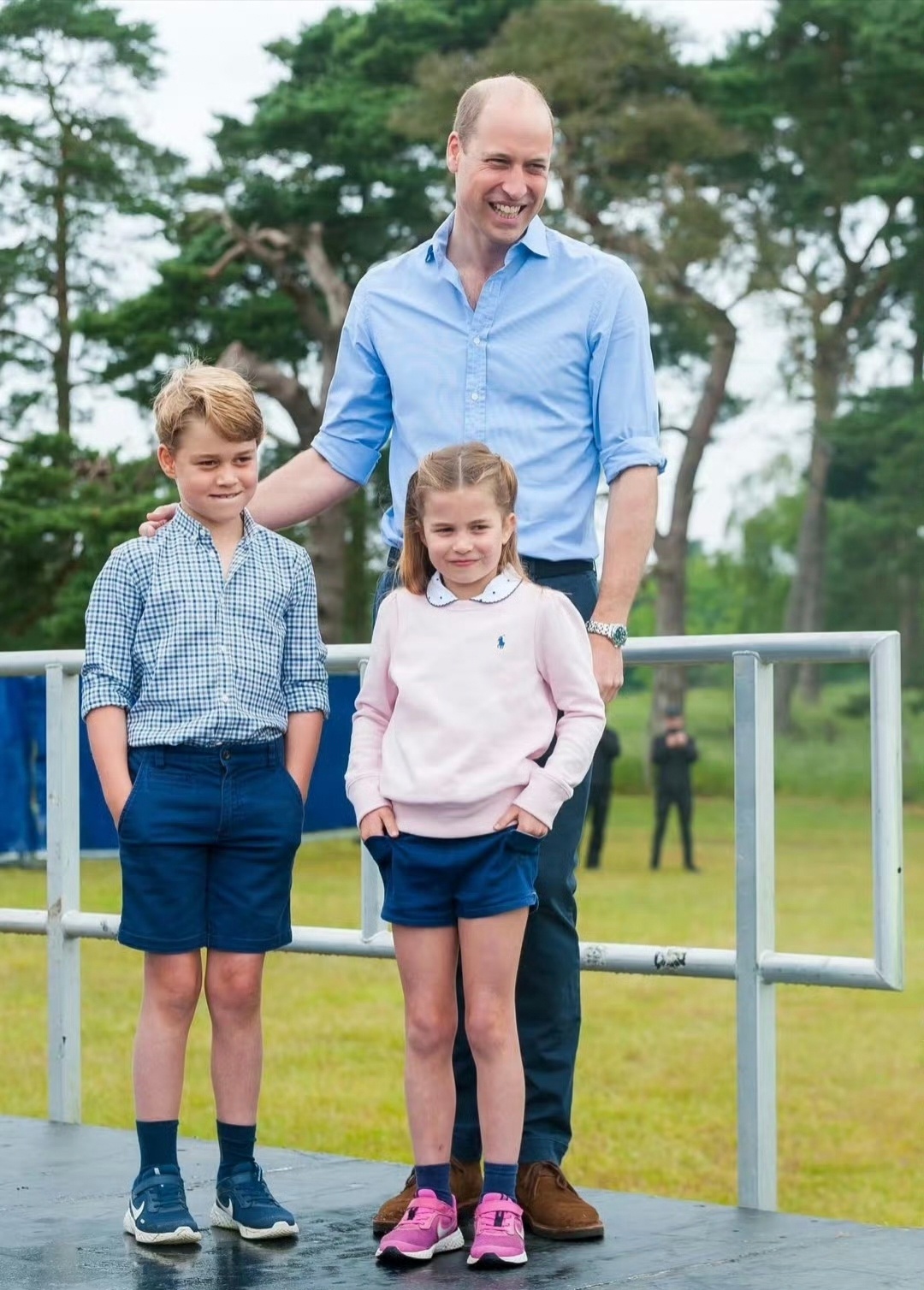 这个我是绝对支持的。孩子非经大人允许绝对不能接触手机，用平板打卡作业也严格控制时