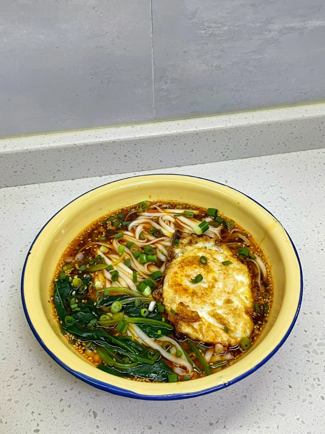 家庭版麻辣小面，加个煎蛋是重庆人的标配🤤