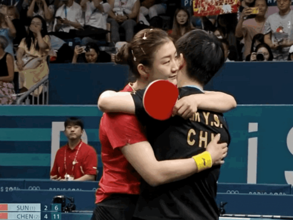 陈梦和孙颖莎都作为为国争光的运动员惺惺相惜的，那些攻击陈梦的人到底是何居心啊 ​