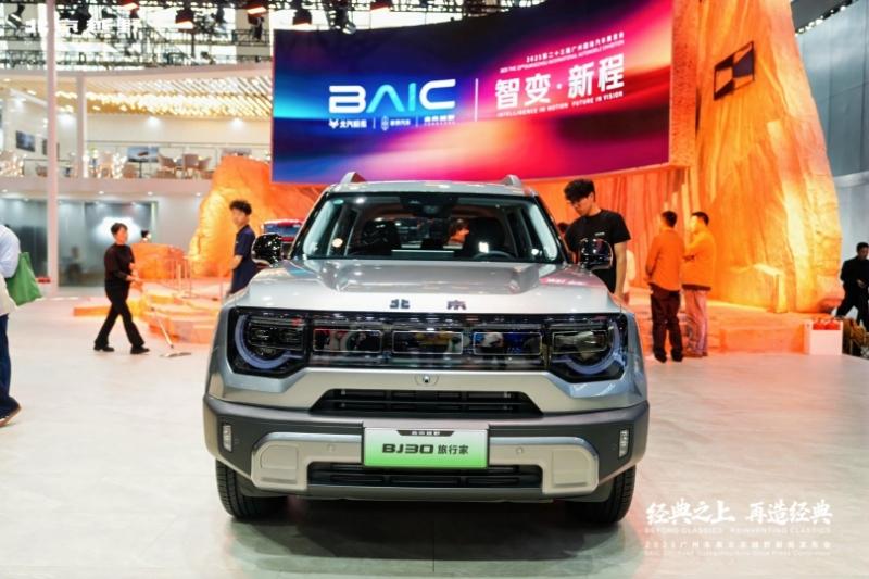 2025 广州车展上，深耕 67 载的北京越野，以 “经典传承 + 未来破壁 +
