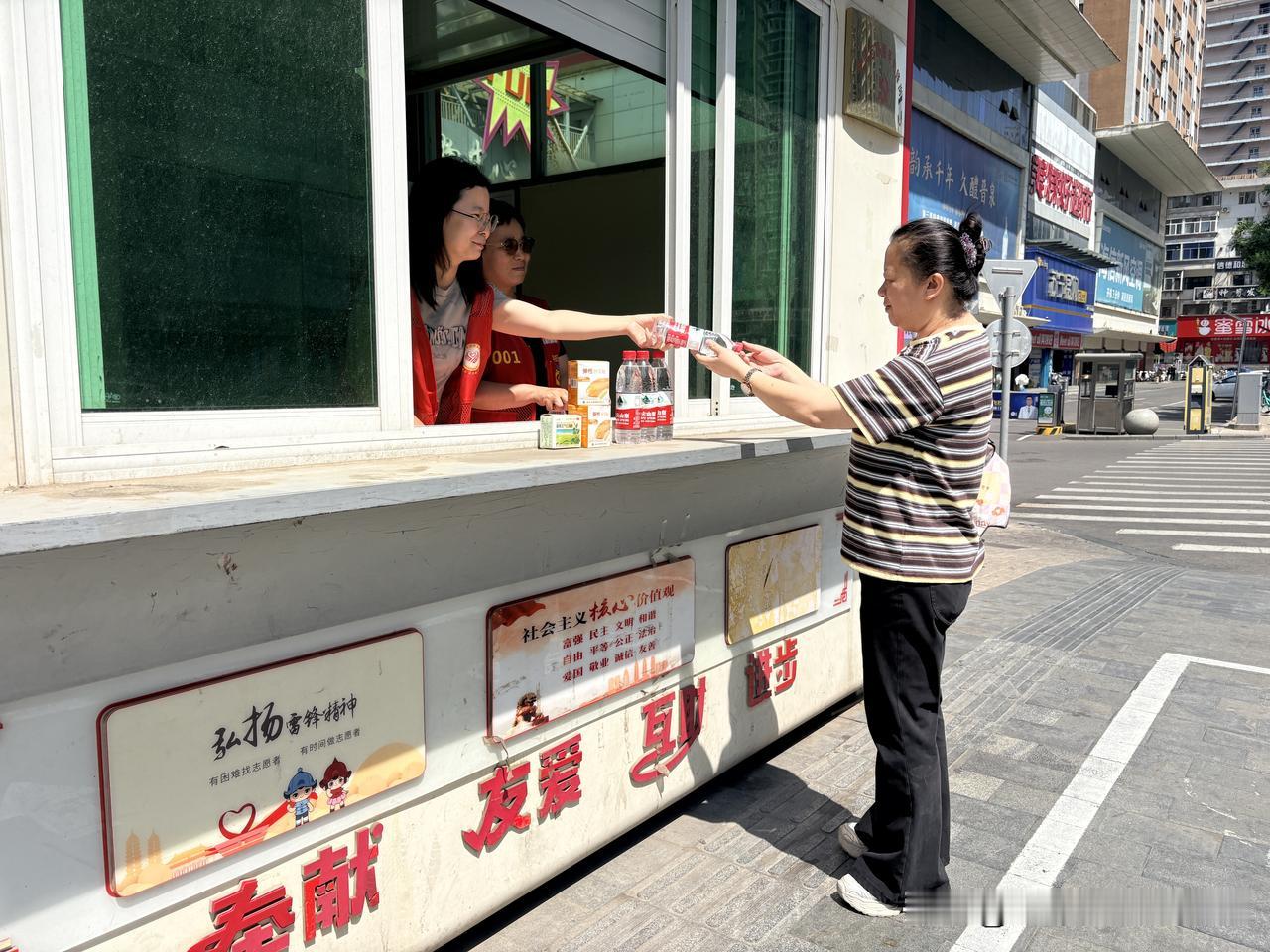 网格聚力护高考｜迎泽区海东社区全方位开启助考服务
 
暖心护航高考，网格助力圆梦