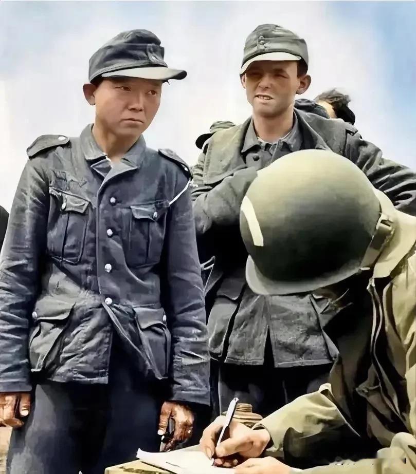 二战期间，杨景钟服役各国军队，打满全场，并奇迹般的活了下来。照片上的他个子不高，