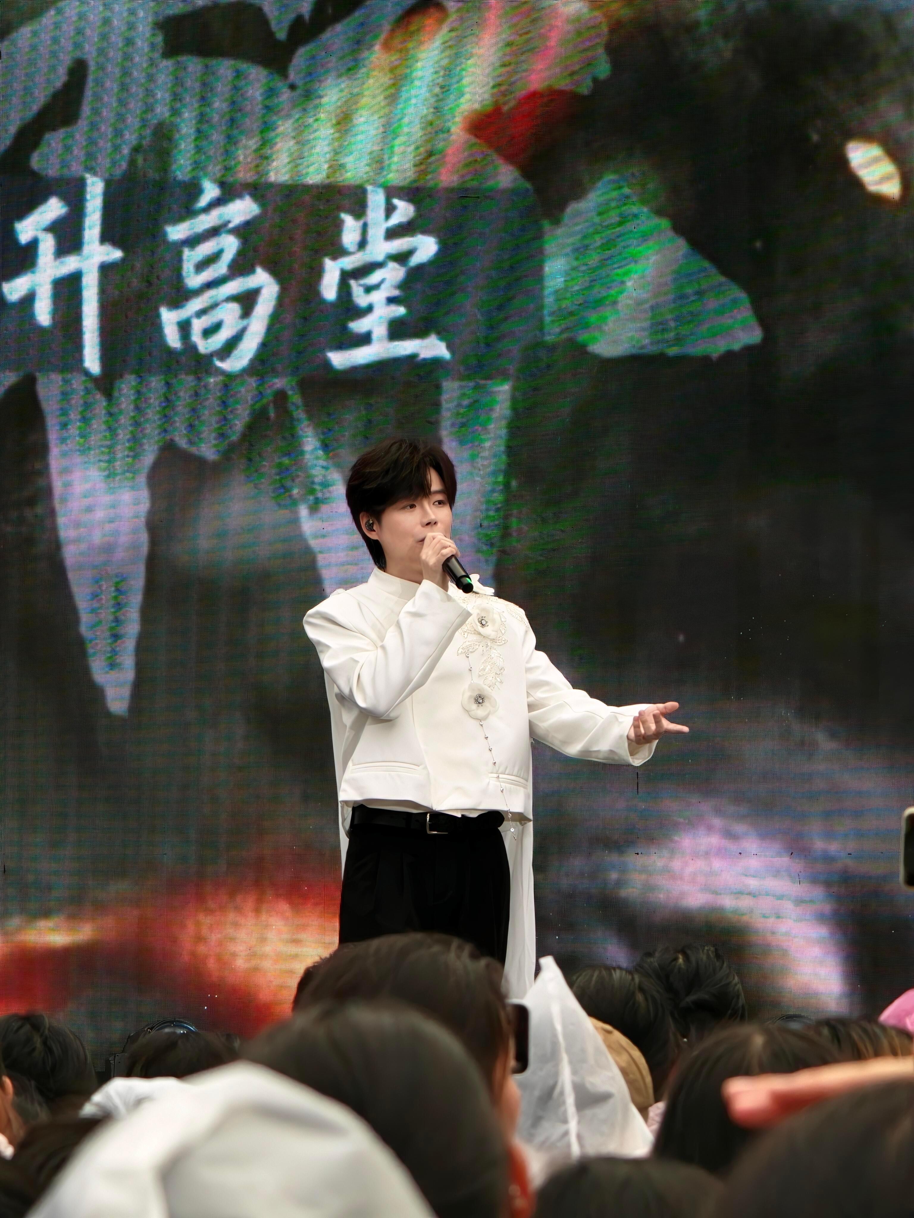 珍珠泉把国风唱进了江南烟雨里今晚珍珠泉直接把氛围感拉满格！江南烟雨混着国风旋律漫