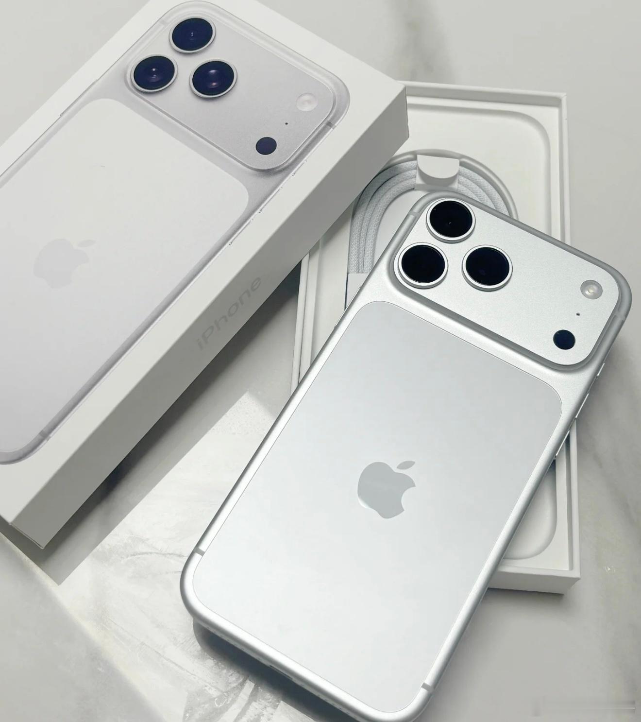 从1299起的iPhone Pocket售罄就能看出来，果子的用户不差钱，国产这