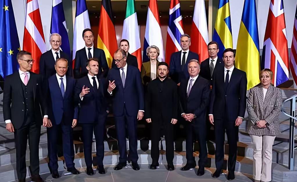 欧洲人很现实，就因为意大利不愿意向乌克兰派兵，拍照的时候，梅洛尼都只能站边边上了