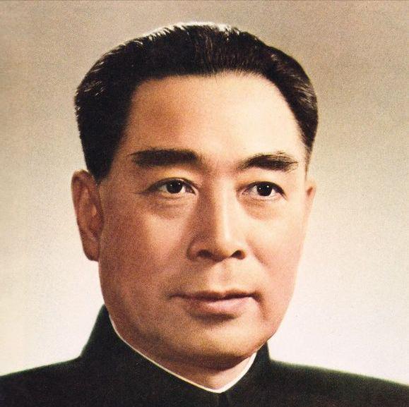 1949年深秋，随着新中国诞生的钟声日益临近，整个中国沉浸在一种前所未有的期待与