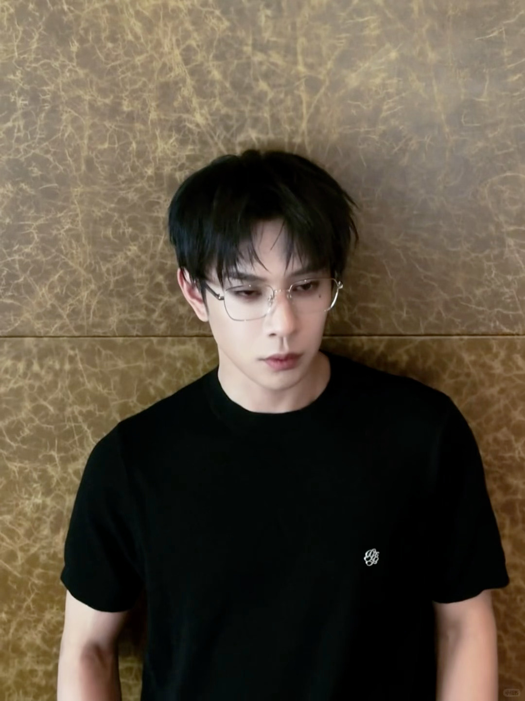 冯建宇live营业. 冯建宇金丝眼镜live图 冯建宇live营业 戴金丝眼镜好