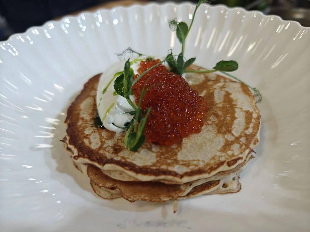 国家杜马餐饮服务部门向“您收听的灯塔”节目展示了他们将在谢肉节期间为议员、工作人