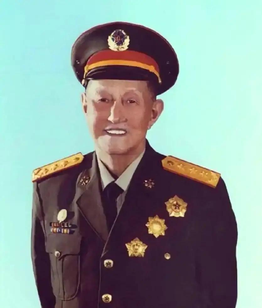 1946 年的东北，严寒刺骨，冷得连枪栓都极易冻住。

新四军三师三万余将士长途