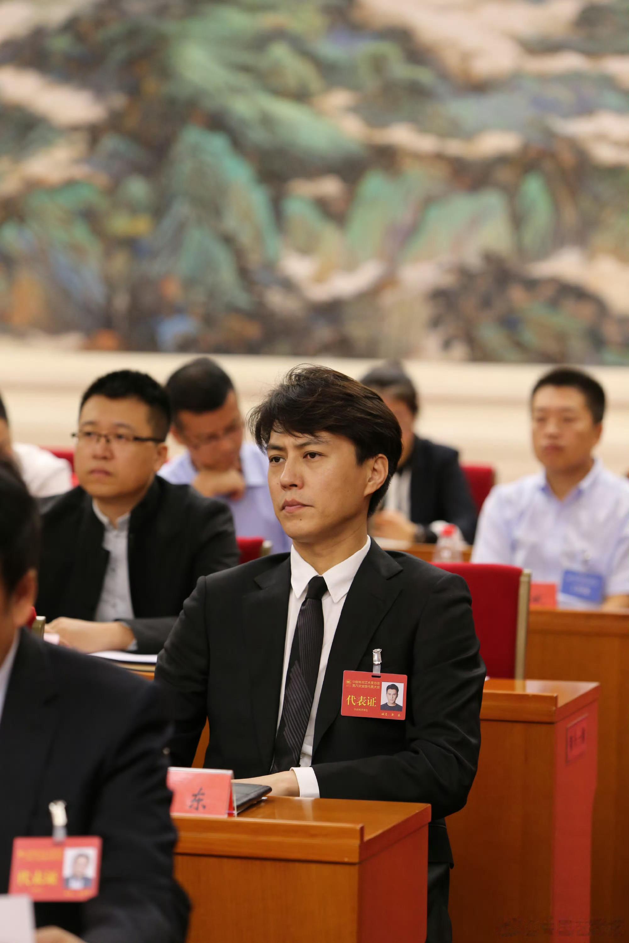 靳东[超话][哇]全世界最好的靳东超话[超话]   [doge]早呀早呀亲爱的小