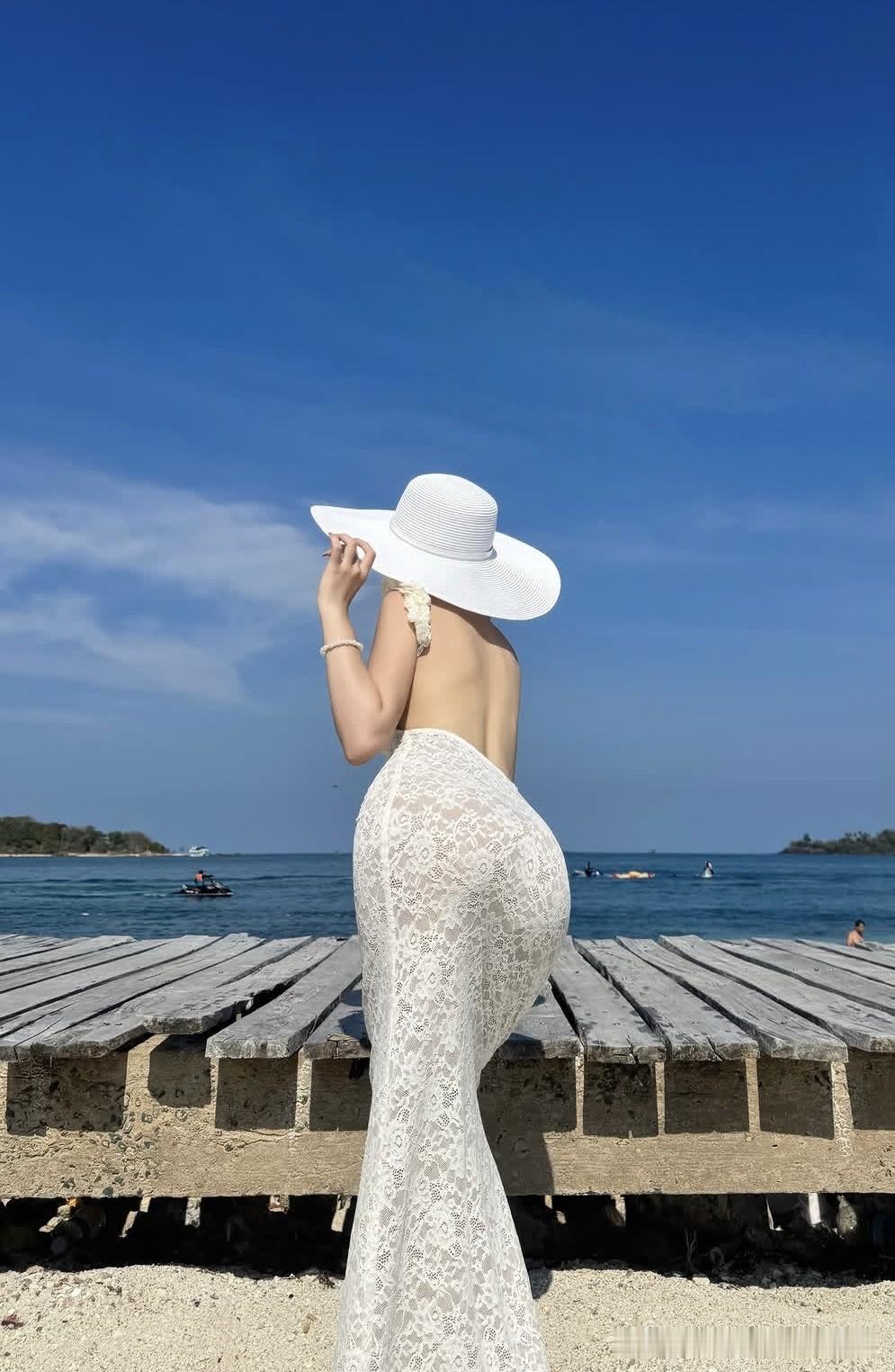 🌊 泰兰德的夏天，藏在这片果冻海里

终于来到了心心念念的芭提雅·格兰岛，这里