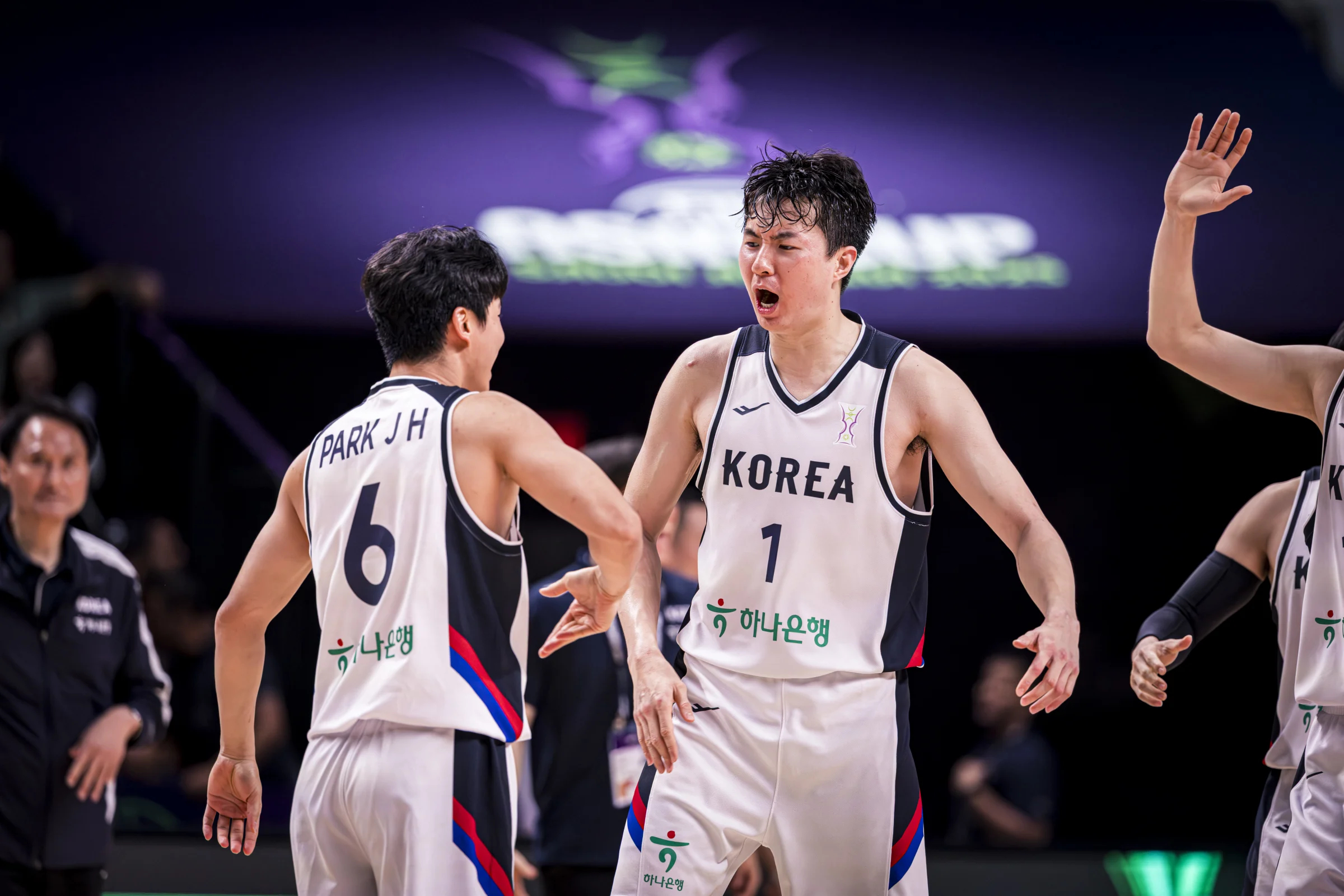 男篮亚洲杯 韩国力克黎巴嫩，拿到A组第2，将与B组第3关岛进行八强附加赛，胜者与