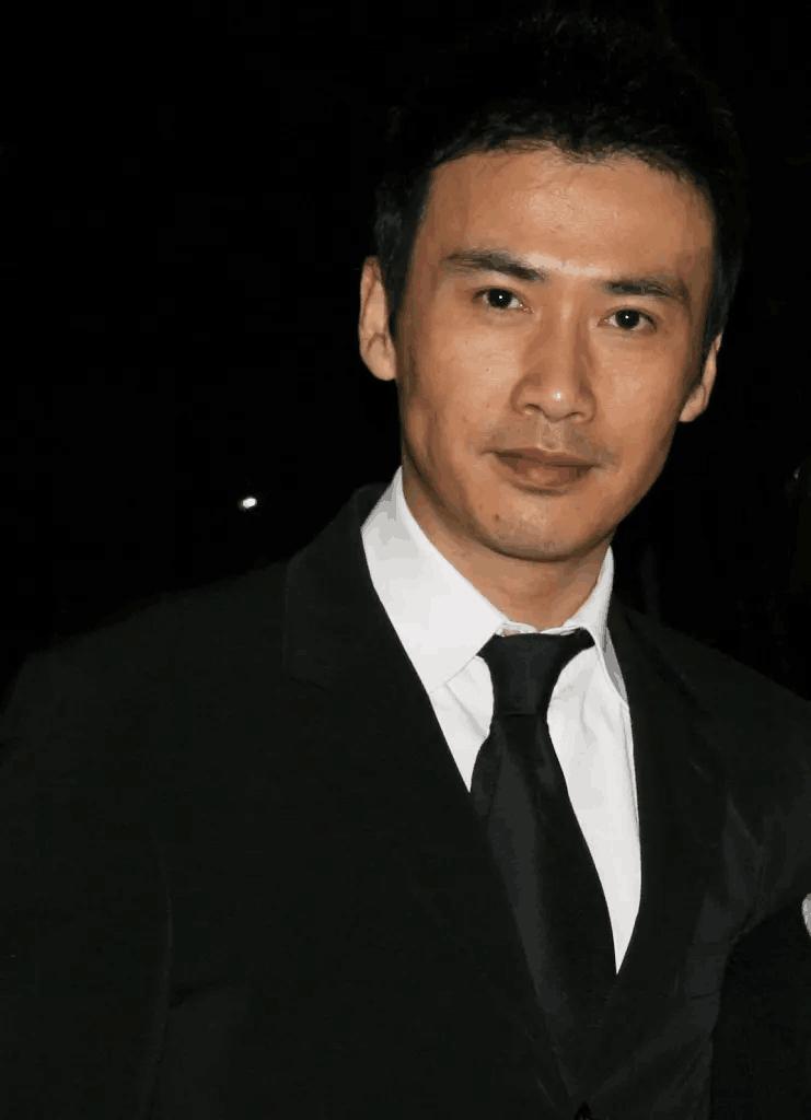北京电影学院表演系当年的第一帅哥，今日一见，果真是名不虚传啊。

柳云龙他天生就