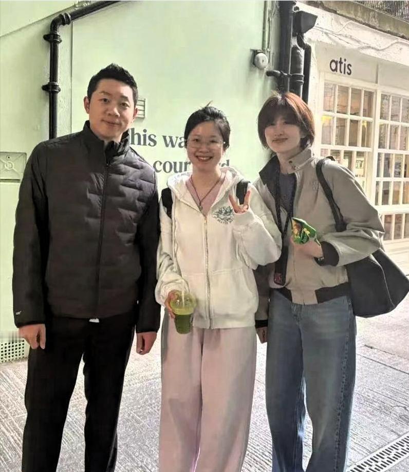 她21岁那年，排世界前十。教练组扔给她两条路，要么跟那个叫许昕的穷小子分手，要么