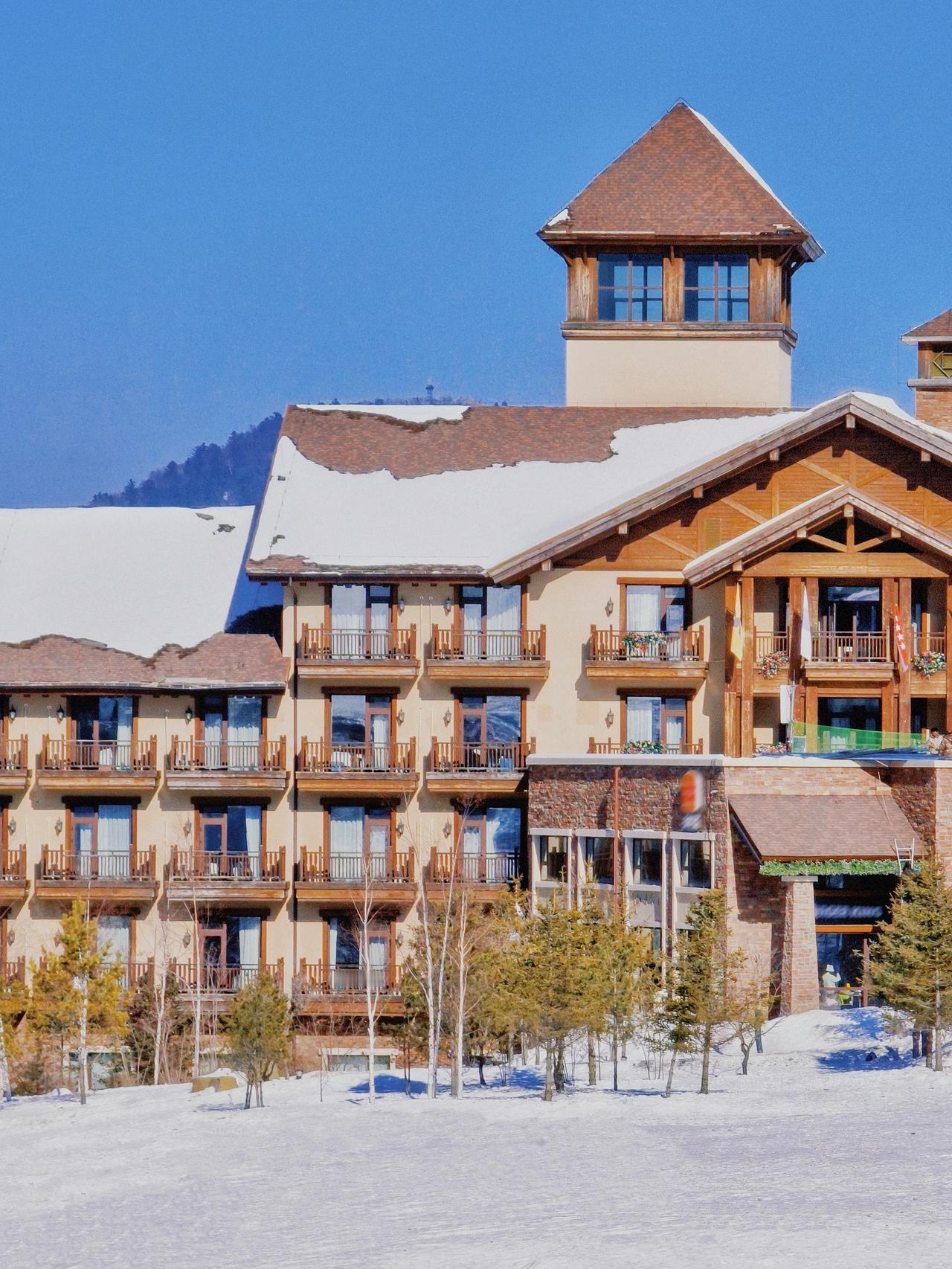 滑雪｜长白山华美胜地

出发去滑雪前 发现胖到之前的雪裤都套不上了
不过相信只要