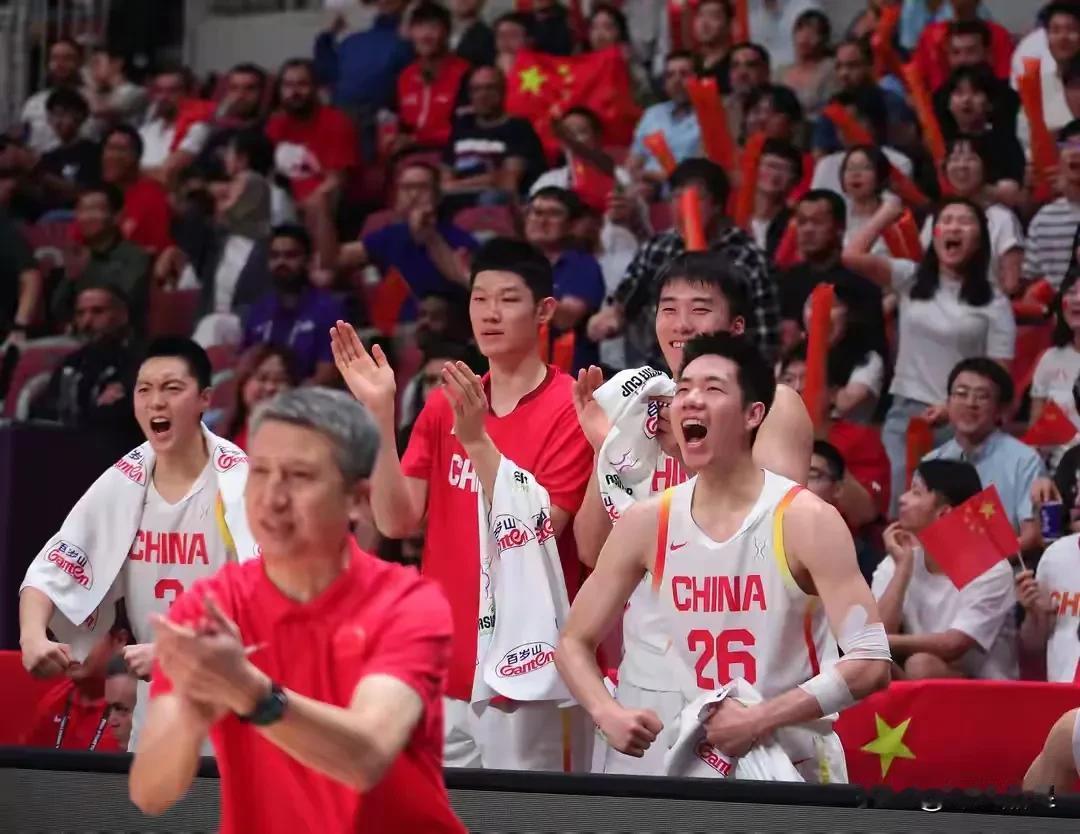 中国男篮今晚赢球三大功臣！
1.主帅郭士强
郭士强两次执教中国男篮，两次带队杀入