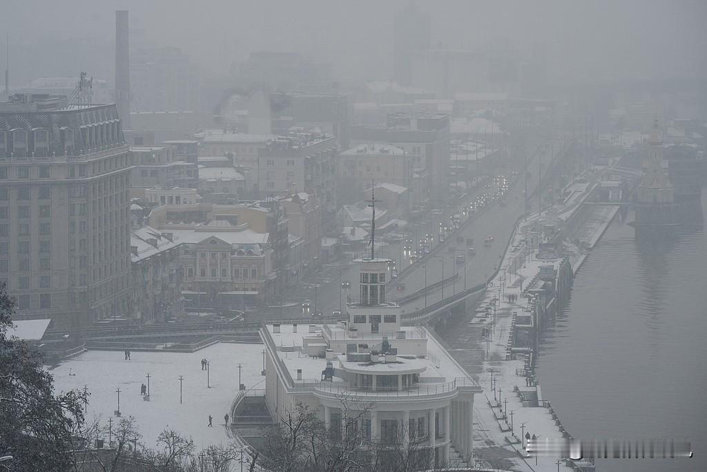 乌反腐局突曝猛料！
 
据央视新闻报道，12月27日，乌克兰首都基辅上演戏剧性一