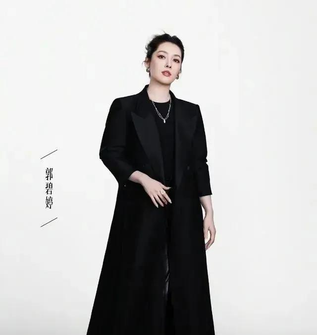 果然还是一家人啊！

“不是一家人，不进一家门。”

现在的她，不论是体型还是相