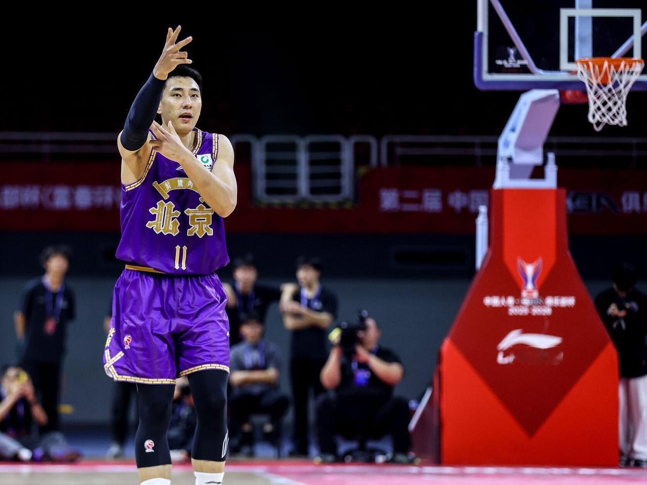 CBA最新消息：据BTV记者勇毅方发文：已经站在悬崖边的北控，今晚展现出了顽强的