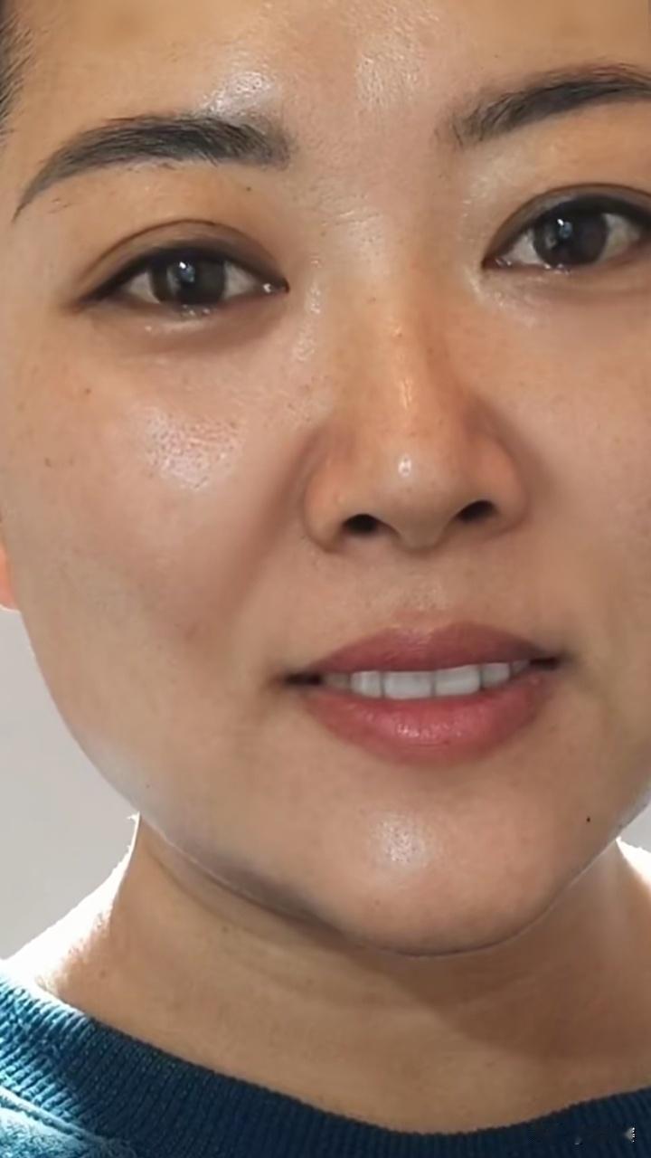  全原相机拍的，没开美颜没滤镜，脸上斑斑点点全看得清清楚楚，主打一个真实的自己。