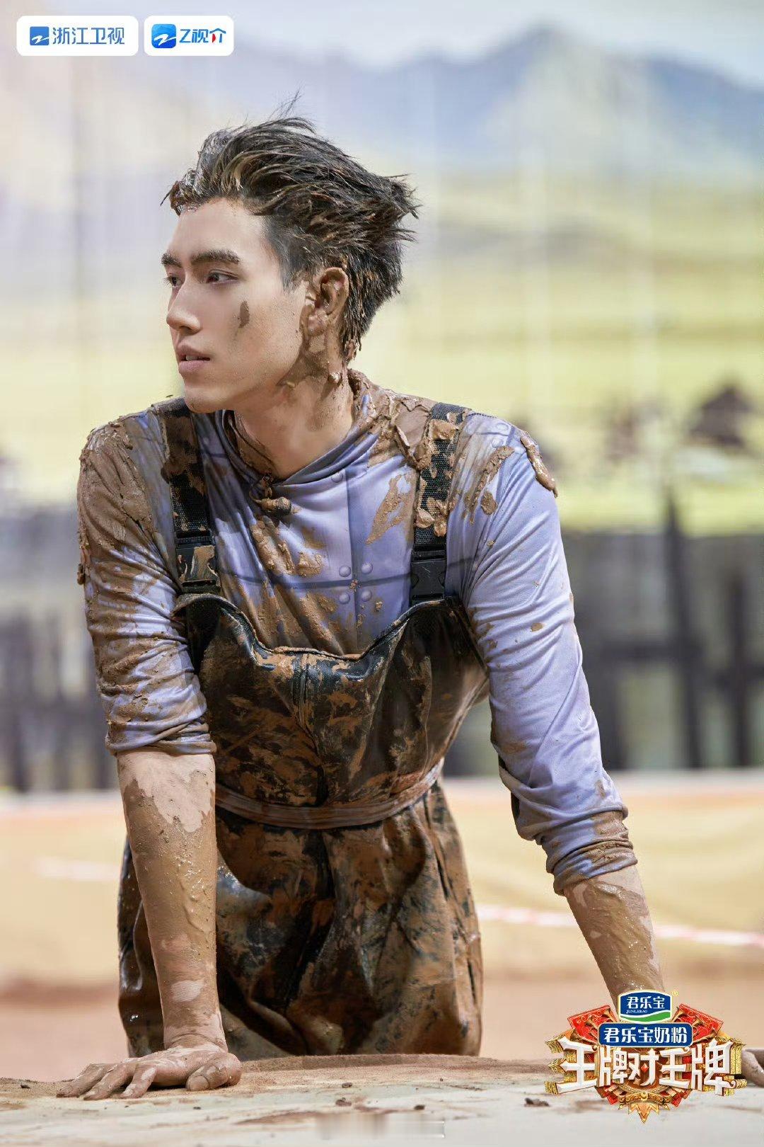 哈哈，陈飞宇这是拿泥巴当发胶用了吗？ ​​​