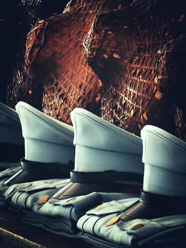 痴情旅长

我结识了一位姓张的旅长。他读高中时，便对一位女同学倾心不已，还立下誓