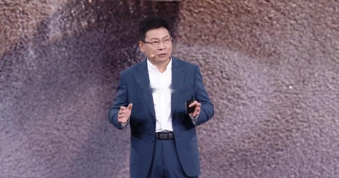 余承东分享享界G9内蒙古试驾感受很多人想买硬派 SUV，但又害怕日常开笨重、颠簸