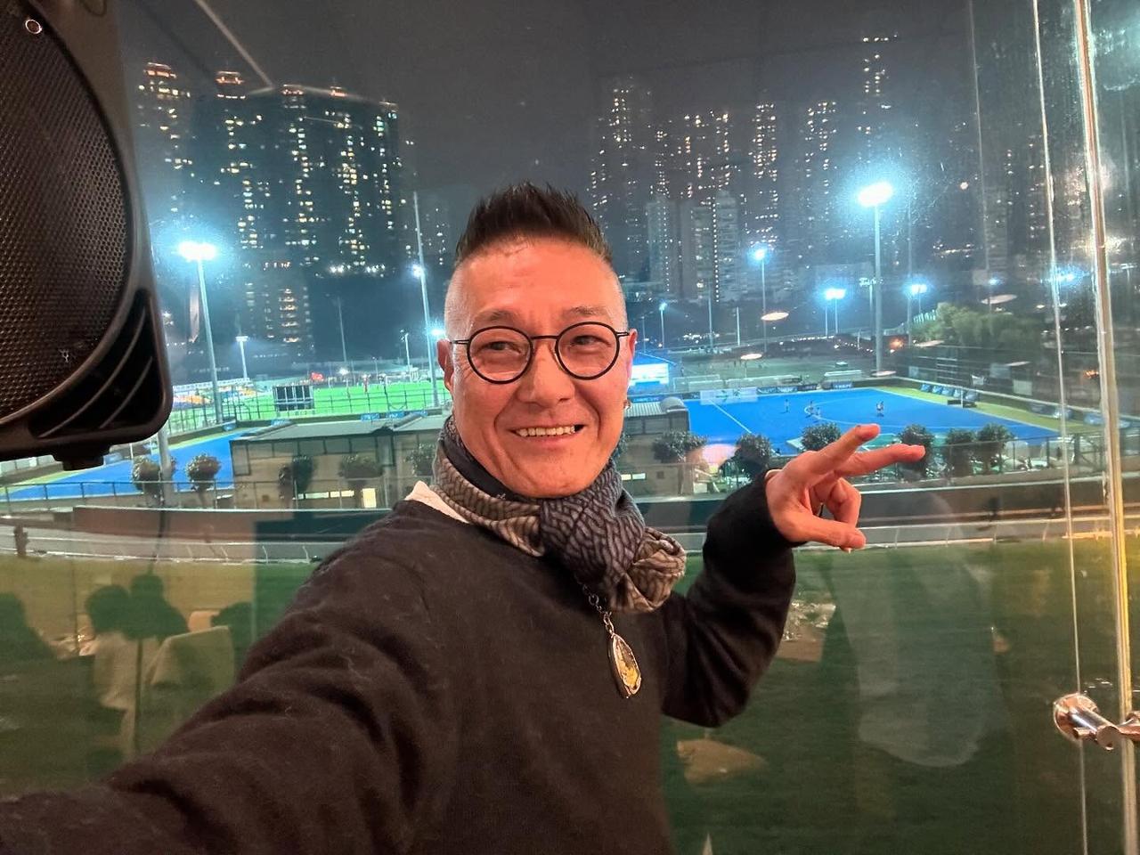 这位香港演员跟了成龙这么多年，一直都是饰演绿叶角色，都没机会担当男主角，真的好可