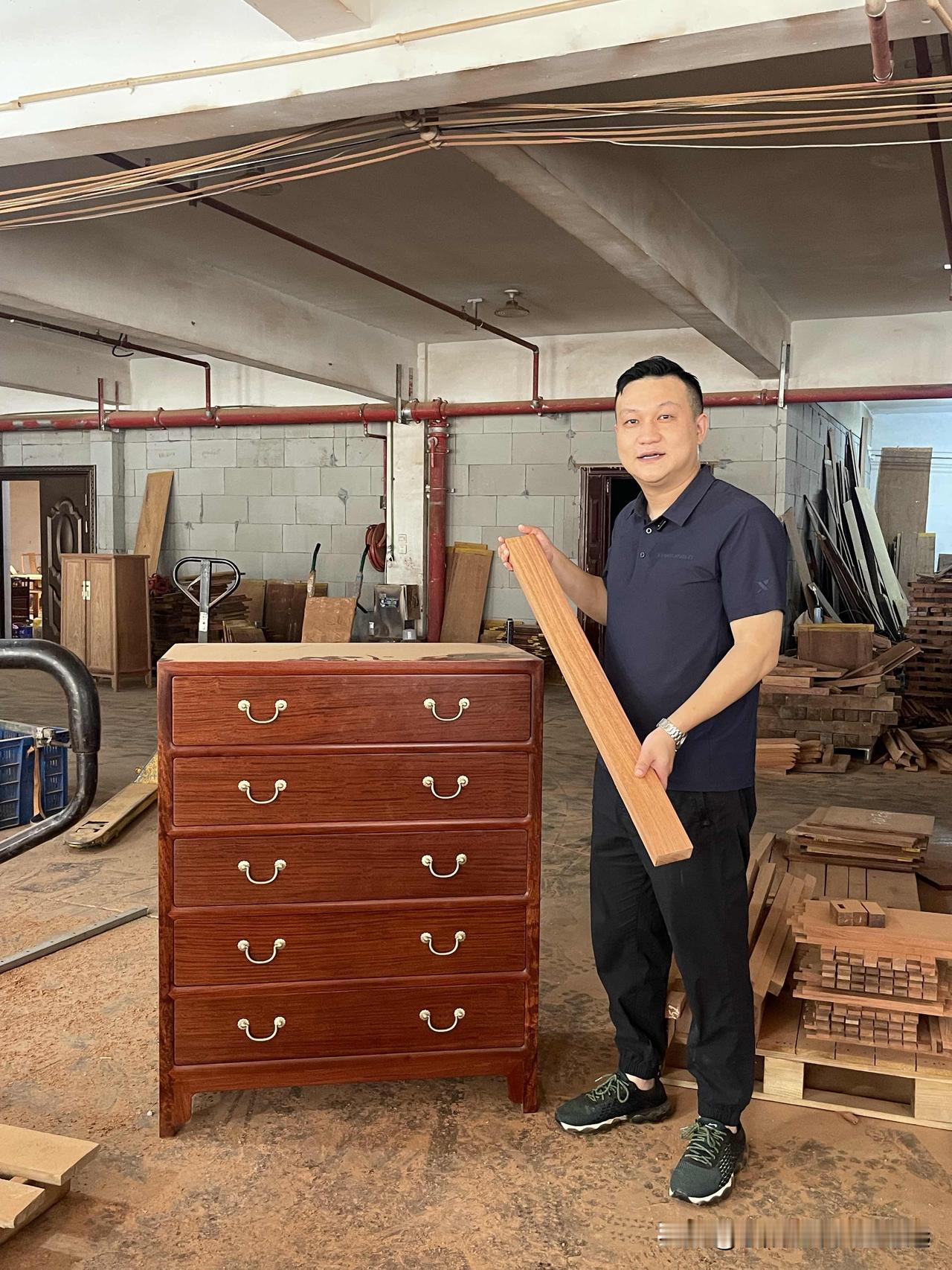 做了12个精工四面平五斗柜，纯缅甸老料全独板的标准，面板做无缝内圆角工艺，所有材
