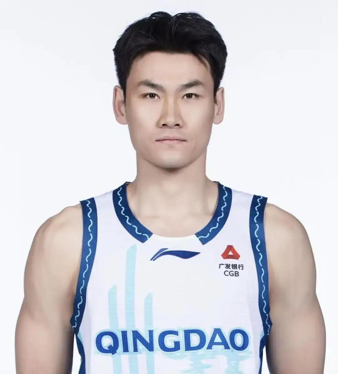 把联盟第一拉下马的，是三个连国手都不是的年轻人。
 
青岛赢新疆，不是爆冷，是体