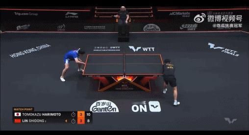 张本智和在致敬樊振东，可是樊振东在哪里呢？
WTT总决赛男单半决赛张本智和4：3