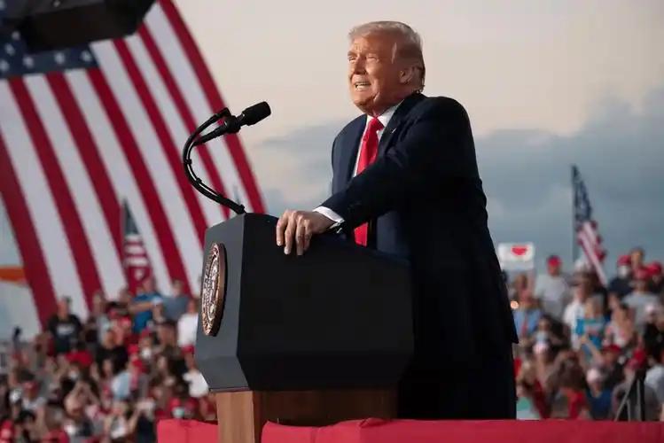 美国拖欠万亿美债不还？中国不催不打，转手把“欠条”递给暴雷国，美元霸权瞬间破防！