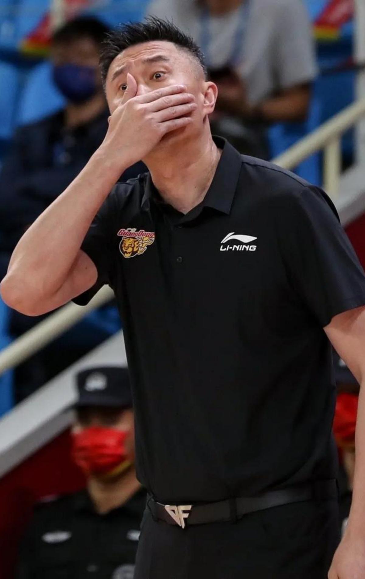 杜锋收到建议！
 
广东男篮接连输给上海男篮后，37岁老将怀特塞德势不可挡！看着