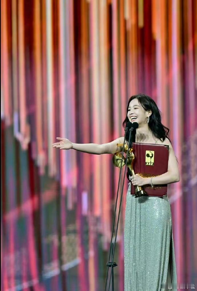00后双top 恭喜两位美女姐姐，太厉害了吧恭喜恭喜，期待以后更多的影视作品 